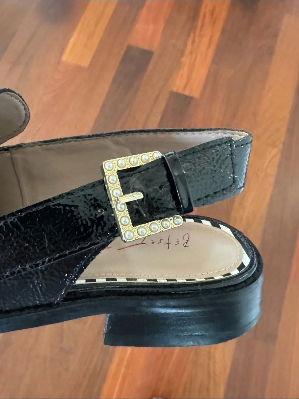 Besty Johnson shiny black